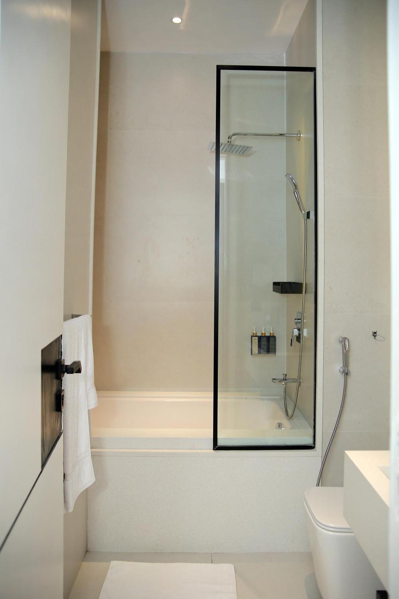 Ambiance Boutique Art Hotel Lahore Eksteriør bilde A shower with a sliding door